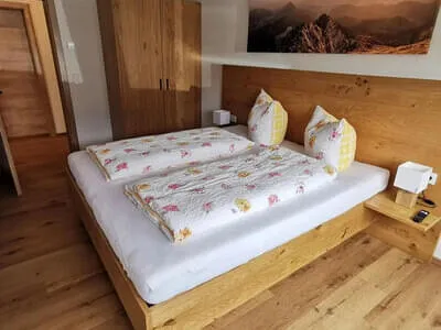 Schlafzimmer Bild 1